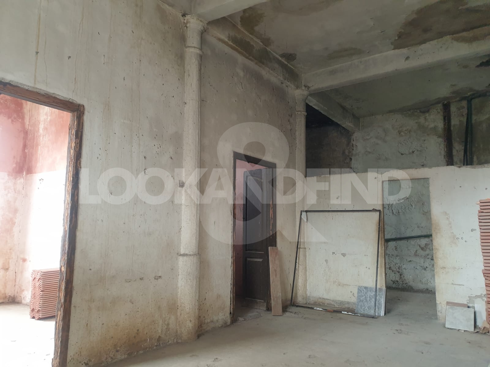 Piso con mucho estilo y techos altos